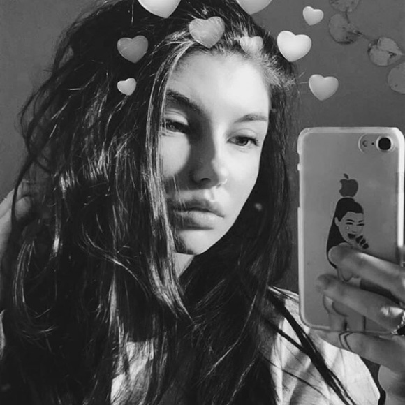 Meet your Posher, Kim - Picture 2 of 5